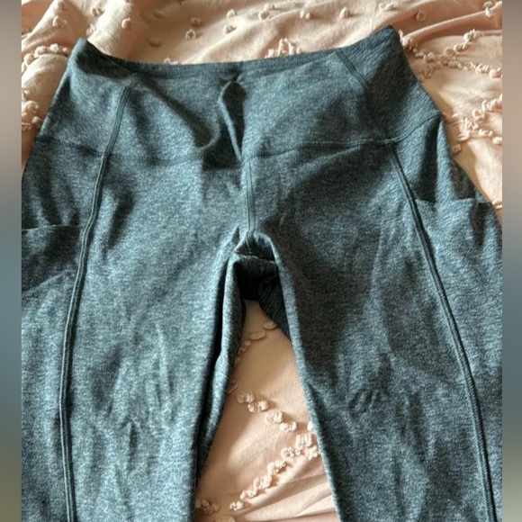 North face workout capris with pockets! - Picture 1 of 3